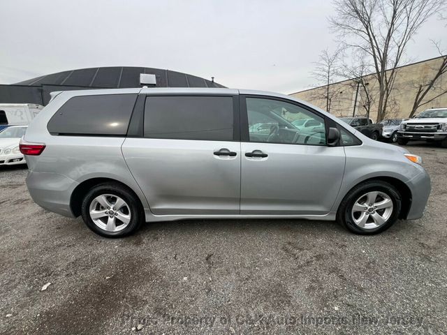 2020 Toyota Sienna L FWD 7-Passenger - 22949839 - 7