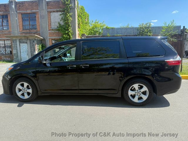 2020 Toyota Sienna L FWD 7-Passenger - 23021603 - 9