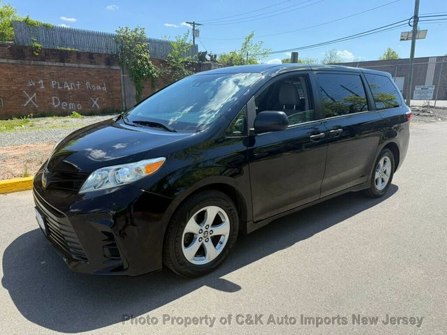 2020 Toyota Sienna L FWD 7-Passenger - 23021603 - 11