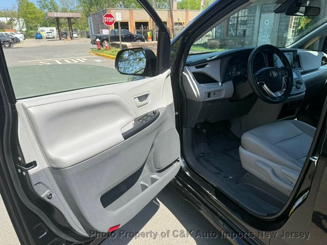 2020 Toyota Sienna L FWD 7-Passenger - 23021603 - 16