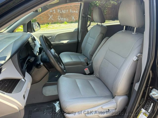 2020 Toyota Sienna L FWD 7-Passenger - 23021603 - 18