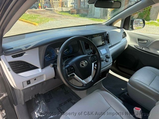 2020 Toyota Sienna L FWD 7-Passenger - 23021603 - 19