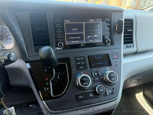 2020 Toyota Sienna L FWD 7-Passenger - 23021603 - 21