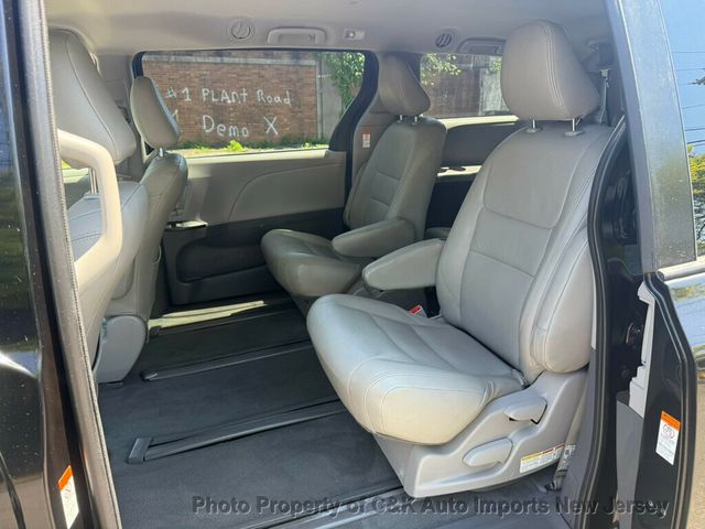 2020 Toyota Sienna L FWD 7-Passenger - 23021603 - 22