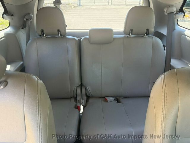 2020 Toyota Sienna L FWD 7-Passenger - 23021603 - 24