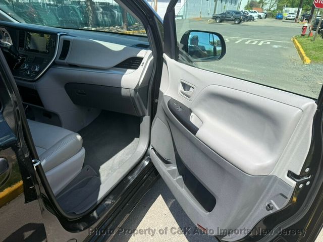 2020 Toyota Sienna L FWD 7-Passenger - 23021603 - 26