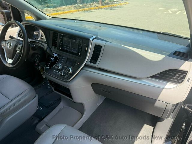 2020 Toyota Sienna L FWD 7-Passenger - 23021603 - 29