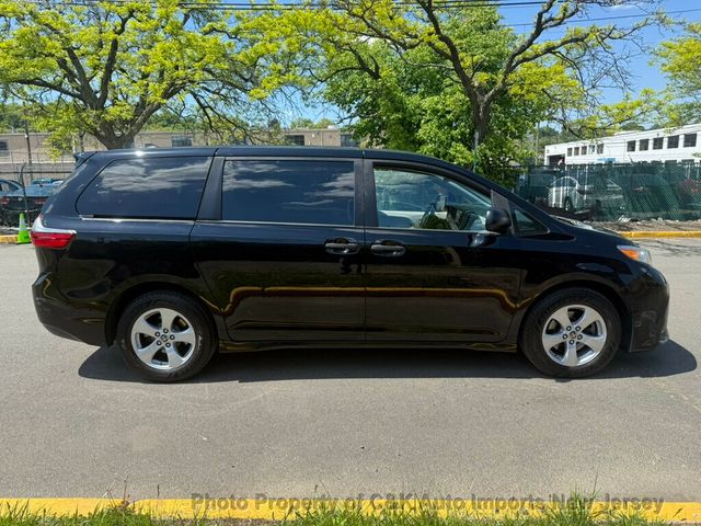 2020 Toyota Sienna L FWD 7-Passenger - 23021603 - 4