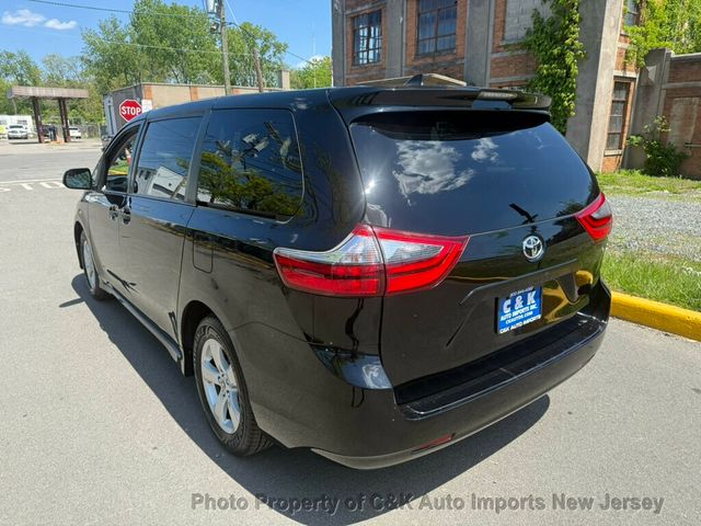 2020 Toyota Sienna L FWD 7-Passenger - 23021603 - 6