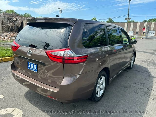 2020 Toyota Sienna L FWD 7-Passenger - 23033775 - 9