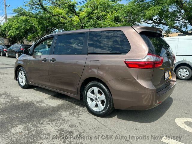 2020 Toyota Sienna L FWD 7-Passenger - 23033775 - 14