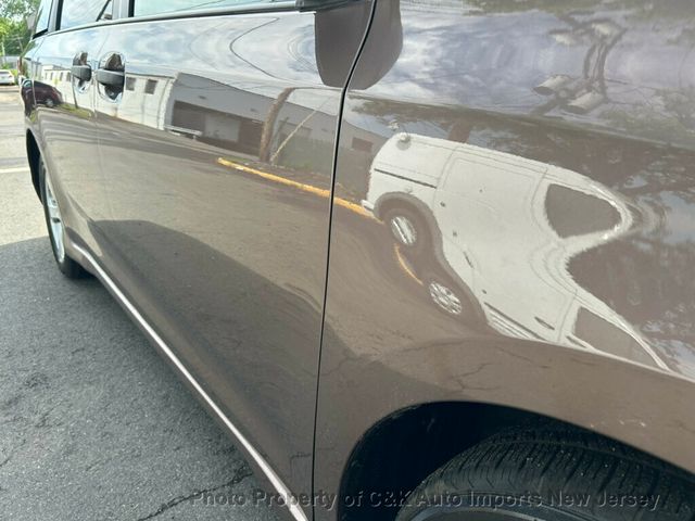 2020 Toyota Sienna L FWD 7-Passenger - 23033775 - 19