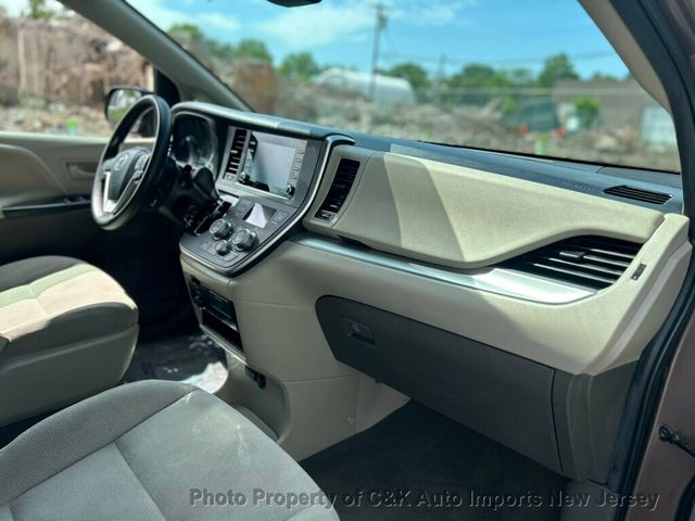 2020 Toyota Sienna L FWD 7-Passenger - 23033775 - 24