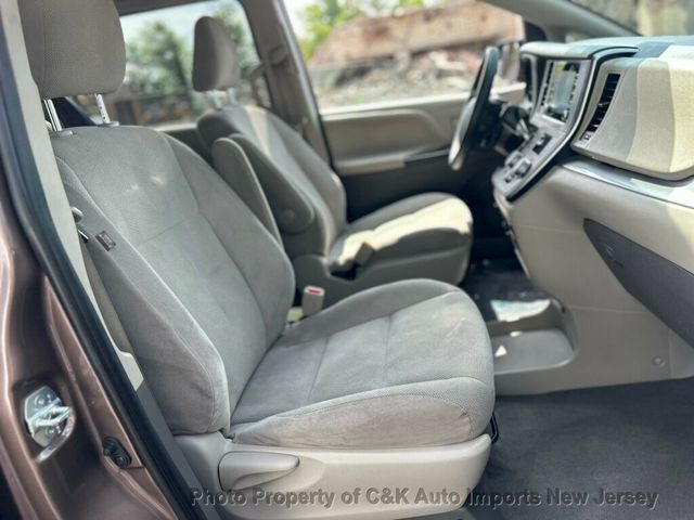 2020 Toyota Sienna L FWD 7-Passenger - 23033775 - 25