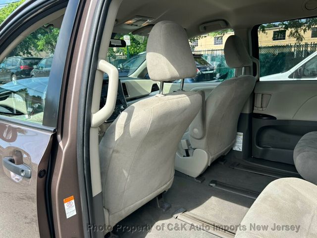 2020 Toyota Sienna L FWD 7-Passenger - 23033775 - 26