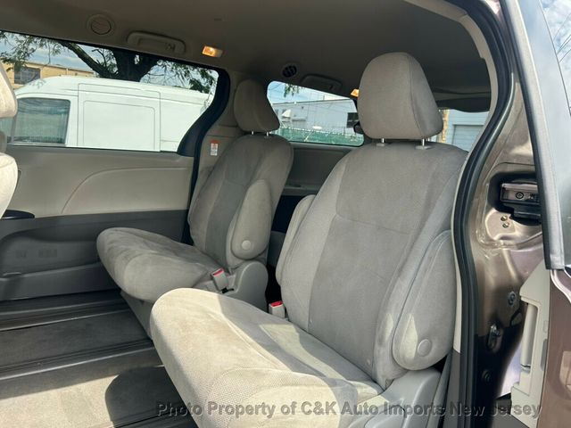 2020 Toyota Sienna L FWD 7-Passenger - 23033775 - 27