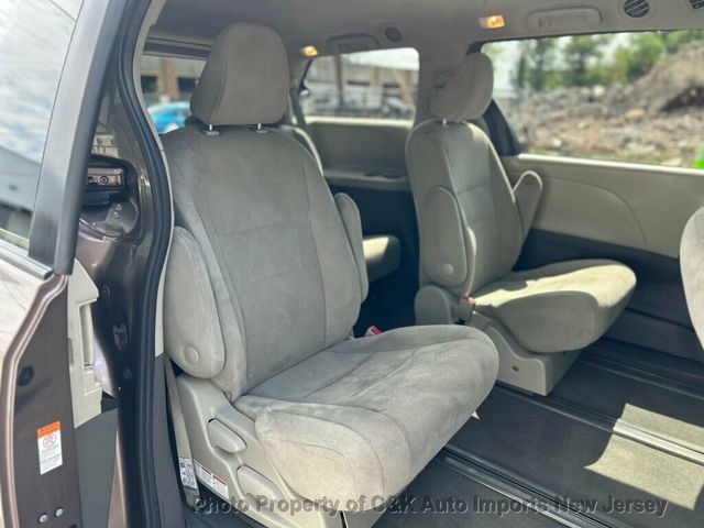 2020 Toyota Sienna L FWD 7-Passenger - 23033775 - 29