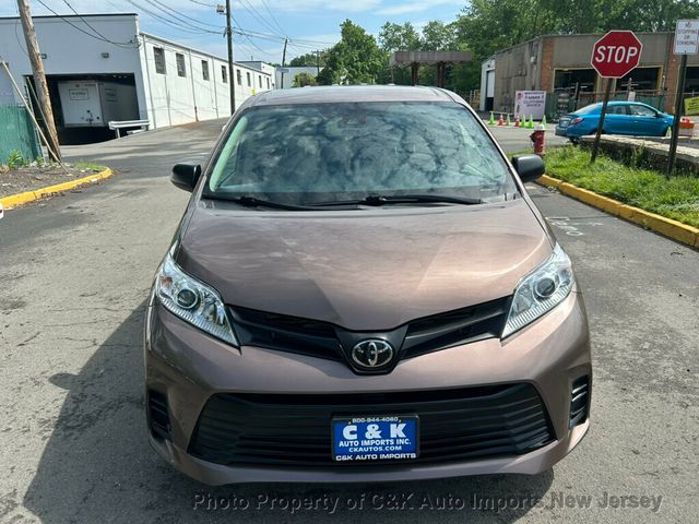 2020 Toyota Sienna L FWD 7-Passenger - 23033775 - 3