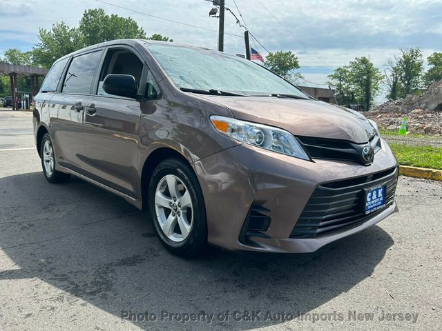 2020 Toyota Sienna L FWD 7-Passenger - 23033775 - 4