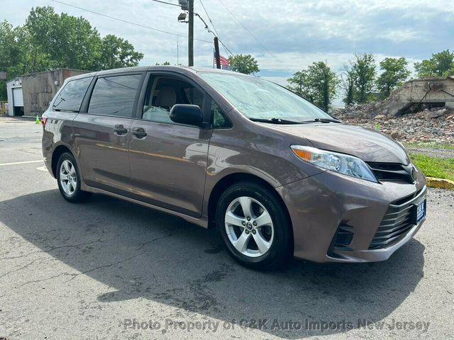 2020 Toyota Sienna L FWD 7-Passenger - 23033775 - 6