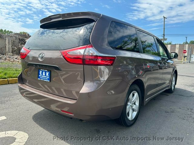 2020 Toyota Sienna L FWD 7-Passenger - 23033775 - 8