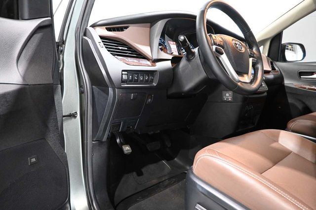 2020 Toyota Sienna Limited Premium FWD 7-Passenger - 23020012 - 35