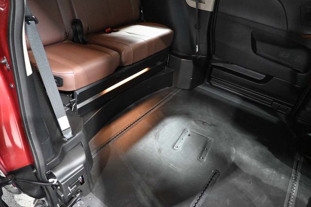 2020 Toyota Sienna Limited Premium FWD 7-Passenger - 23096555 - 17
