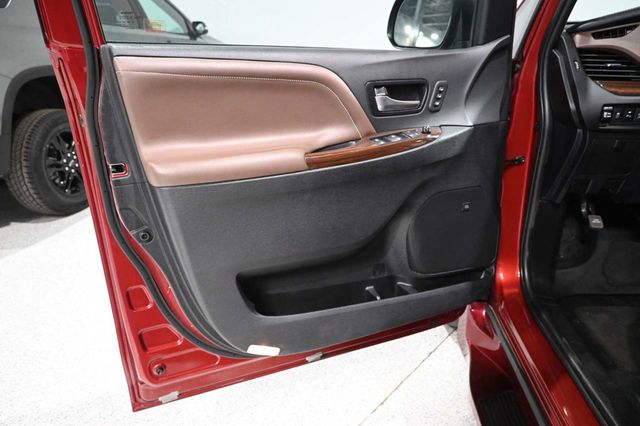 2020 Toyota Sienna Limited Premium FWD 7-Passenger - 23096555 - 31