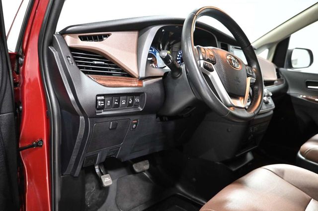 2020 Toyota Sienna Limited Premium FWD 7-Passenger - 23096555 - 32