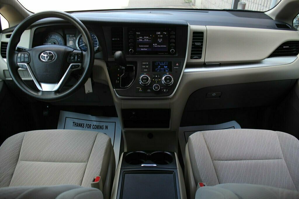 2020 Toyota Sienna LE photo 12