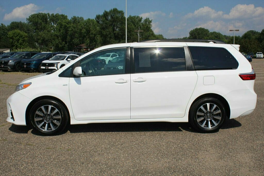 2020 Toyota Sienna LE photo 17