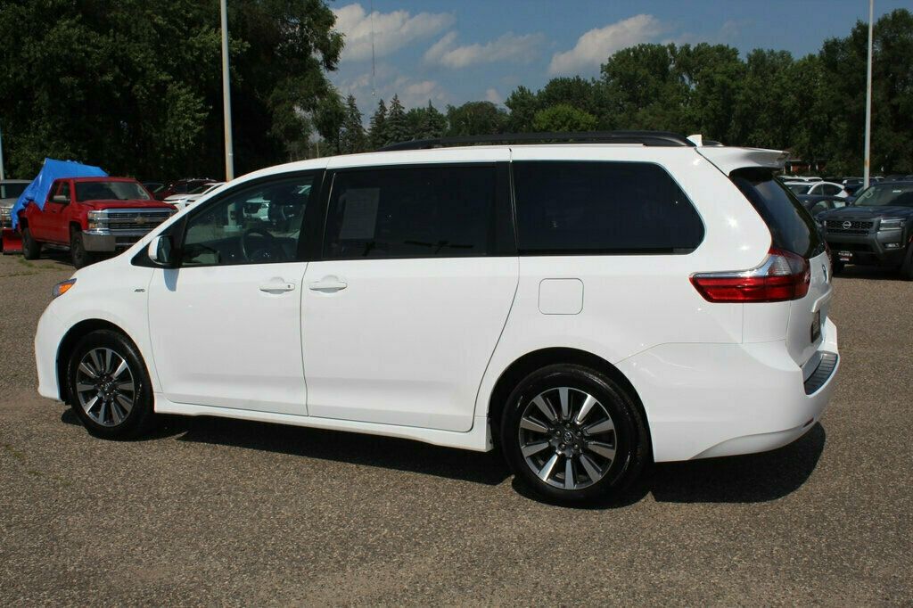 2020 Toyota Sienna LE photo 18