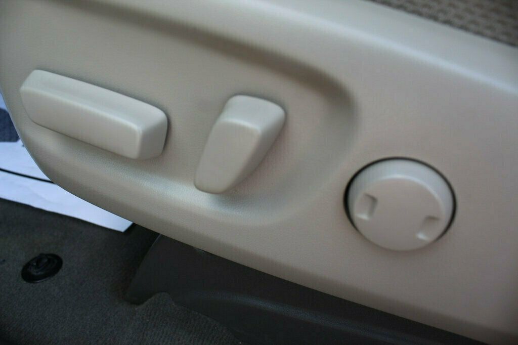 2020 Toyota Sienna LE photo 24