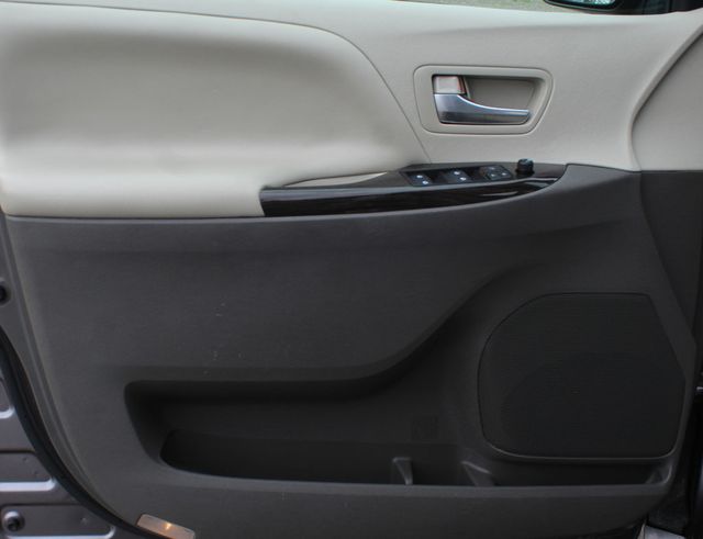 2020 Toyota Sienna ON SALE...AWD XLE LEATHER, MOONROOF NEW  TIRES  - 22870735 - 22