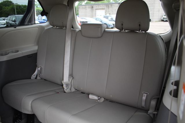 2020 Toyota Sienna ON SALE...AWD XLE LEATHER, MOONROOF NEW  TIRES  - 22870735 - 31