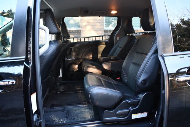 2020 Toyota Sienna SE AWD 7-Passenger - 22958218 - 33
