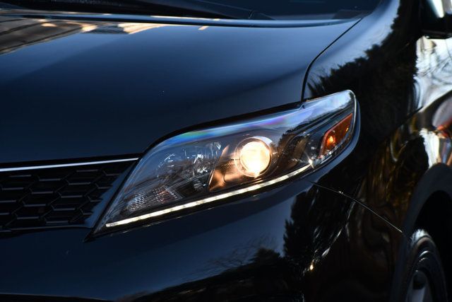 2020 Toyota Sienna SE AWD 7-Passenger - 22958218 - 3