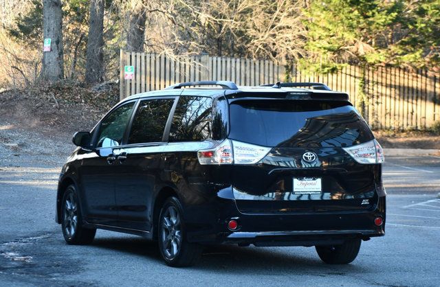 2020 Toyota Sienna SE AWD 7-Passenger - 22958218 - 4