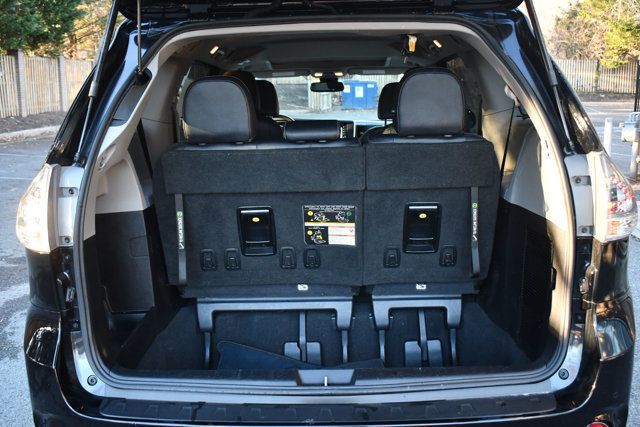 2020 Toyota Sienna SE AWD 7-Passenger - 22958218 - 6