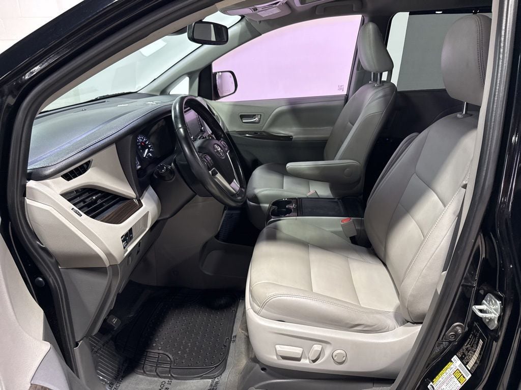 2020 Toyota Sienna XLE Automatic Access Seat FWD 7-Passenger - 23029108 - 22