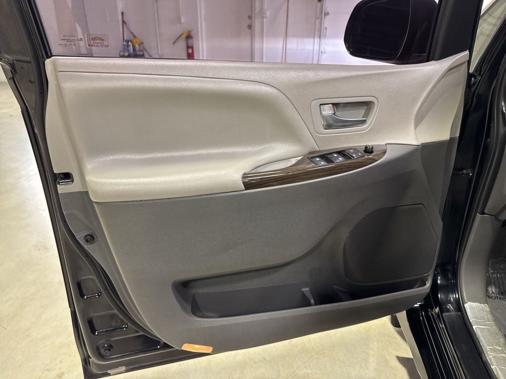 2020 Toyota Sienna XLE Automatic Access Seat FWD 7-Passenger - 23029108 - 28