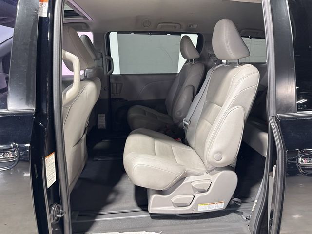 2020 Toyota Sienna XLE Automatic Access Seat FWD 7-Passenger - 23029108 - 30