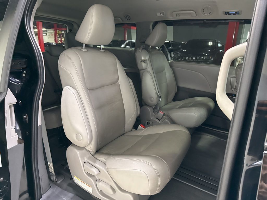 2020 Toyota Sienna XLE Automatic Access Seat FWD 7-Passenger - 23029108 - 38