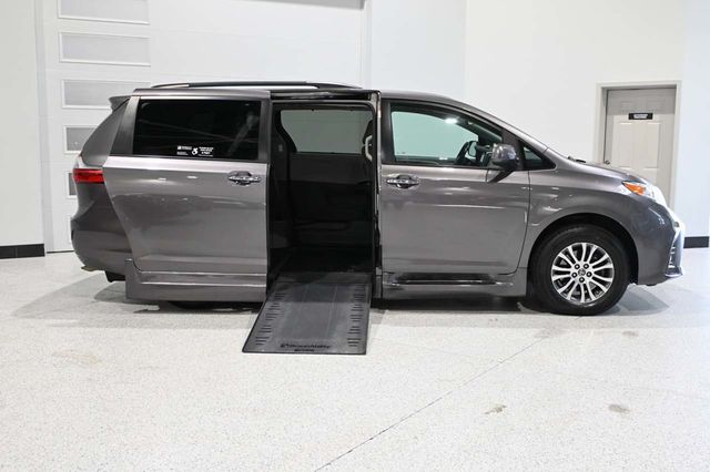 2020 Toyota Sienna XLE Automatic Access Seat FWD 7-Passenger - 23044281 - 16