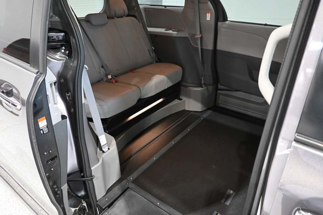 2020 Toyota Sienna XLE Automatic Access Seat FWD 7-Passenger - 23044281 - 17