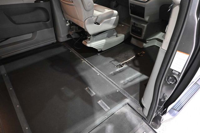 2020 Toyota Sienna XLE Automatic Access Seat FWD 7-Passenger - 23044281 - 18
