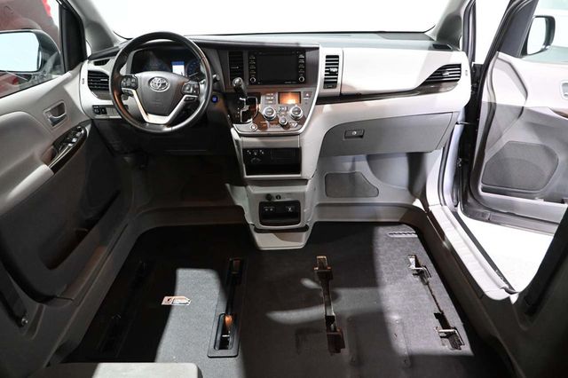 2020 Toyota Sienna XLE Automatic Access Seat FWD 7-Passenger - 23044281 - 20