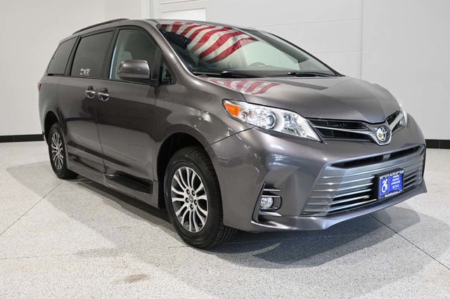 2020 Toyota Sienna XLE Automatic Access Seat FWD 7-Passenger - 23044281 - 2