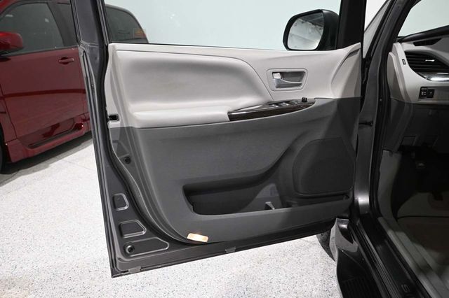 2020 Toyota Sienna XLE Automatic Access Seat FWD 7-Passenger - 23044281 - 29