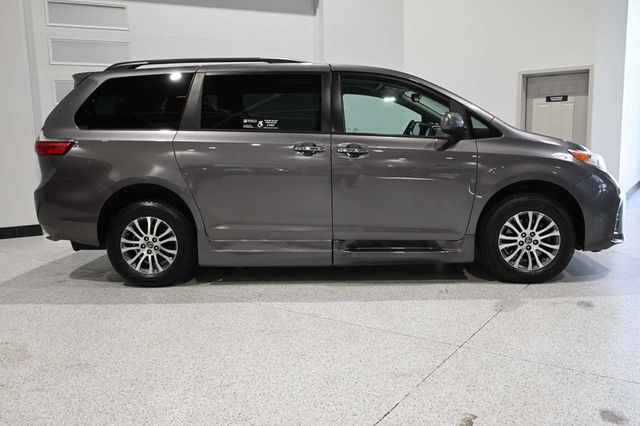 2020 Toyota Sienna XLE Automatic Access Seat FWD 7-Passenger - 23044281 - 4